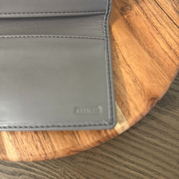 Coach White Leather Turnlock Wallet — Bi-Fold w/ Silver Turnlock - Picture 8 of 10